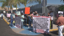 Grupos de manifestantes llegan hasta el Congreso del Estado para exigir resultados