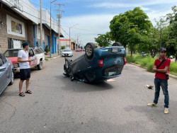 Accidente de tránsito deja a un adulto mayor lesionado
