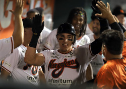 Naranjeros debuta con victoria de 8-0 sobre Águilas