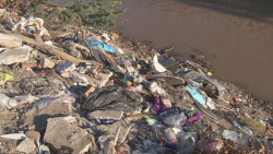 Resulta atractiva la orilla del rio..para los irresponsables