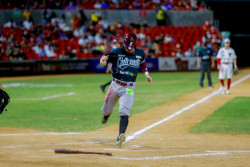 Tomateros cae en el juego inaugural en Mazatlan