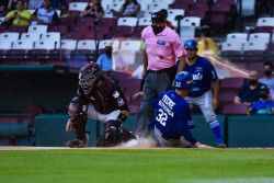 Yaquis se lleva la serie ante Tomateros