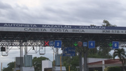 Sólo tráfico pesado en la carretera...después del huracán