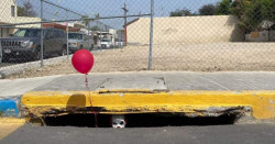 Pennywise "se aparece" en las alcantarillas de Nuevo León