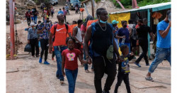 Haitianos pagan hasta 30 mil pesos por casarse con una mexicana