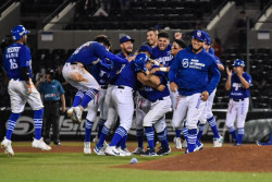 Yaquis evitan la barrida ante Naranjeros