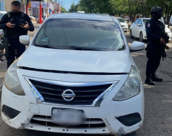 Recuperan vehículo robado y aseguran a civil