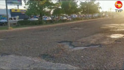 Desde el mes de Julio, incrementan los baches en la Avenida Delfín.