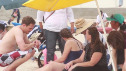 Turistas extranjeros llegan a Mazatlán por avión y carretera