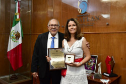 Marisol Lizárraga Lizárraga recibe medalla al Mérito Femenino 2021