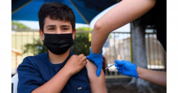 Juez ordena al gobierno que en 5 días se incluyan menores en vacunación Covid