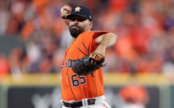 José Urquidy hace historia en la Serie Mundial
