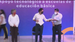 Se despide Juan Alfonso Mejía con entrega de tabletas