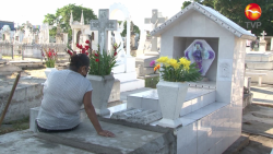 Familias visitan a sus difuntos este 2 de Noviembre