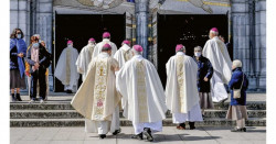 Iglesia francesa lanza reformas para corregir décadas de abusos sexuales