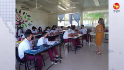 Madres de familia molestas por regreso presencial en secundaria de Aguaverde, Rosario