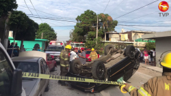 Accidente vehícular deja un lesionado y daños materiales