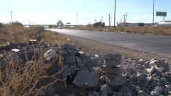 Ciudadanos convierten en basureros márgenes de la carretera