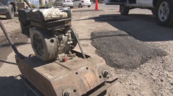 Llegó ya el material para el bacheo, anunció el alcalde