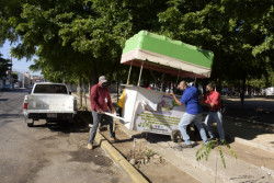Comuna ordena el retiro de comercios que obstruían vía pública