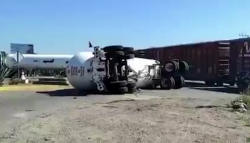 Tren arrolla pipa de amoniaco en La Cruz