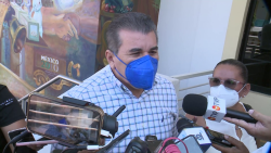 Edgar González asegura que no va por la posición política