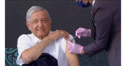 López Obrador recibe su tercera vacuna en arranque de campaña de refuerzo