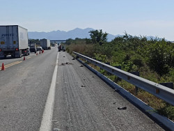 Localizan restos una persona en carretera de Escuinapa
