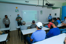 Capacitan a miles de pescadores para que "respeten" a las tortugas marinas