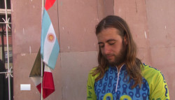 El argentino Diego recorre México en su bicicleta