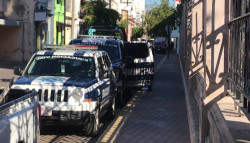 Se estacionan tránsitos en línea  amarilla, serán arrestados