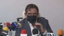 Jóvenes no deben confiarse que ya están vacunados