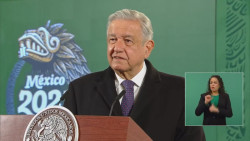 Celebra AMLO exhorto de la corte al INE para consulta