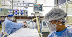 Entre 50% y 70% menor riesgo de hospitalización con Ómicron, afirma Reino Unido