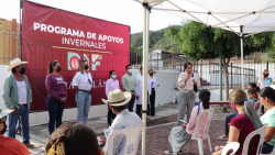 Entrega DIF apoyos invernales