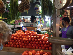Compras en el Mercado Garmendia