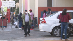 Hay familias que pasarán afuera de los hospitales