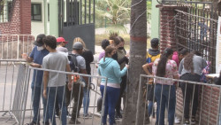JÓVENES DE 14 AÑOS SE APLICAN SU DOSIS DE PFIZER