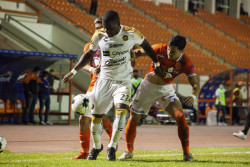 Dorados debuta con remontada