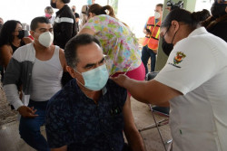 Llama el Rector de la UAS a vacunarse