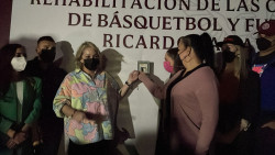 Rehabilitan iluminación para campo de futbol en Villa Juárez
