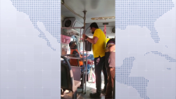 Usuario agrede a chofer de camión urbano