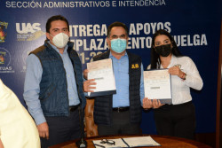 Entrega la UAS apoyos para evitar Huelga