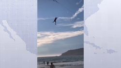 Estable de salud persona que cayó de parachute en Mazatlán