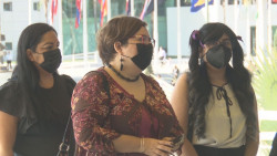 Mujeres en Sinaloa , representan el  50.4 por ciento  de la población total