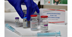 Moderna prueba a combinar su vacuna anticovid y una específica contra ómicron