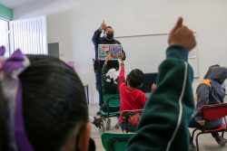 Enseñan a infantes a utilizar el 9-1-1