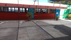 Cae parte del techo de la escuela 4 en Los Mochis