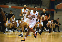 Trepidante juego de pretemporada Obregón 97-94 a Pioneros, en Los Mochis en el CIBACOPA