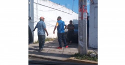Exhiben al padre de Octavio Ocaña intimidar a hombre con una pistola (video)